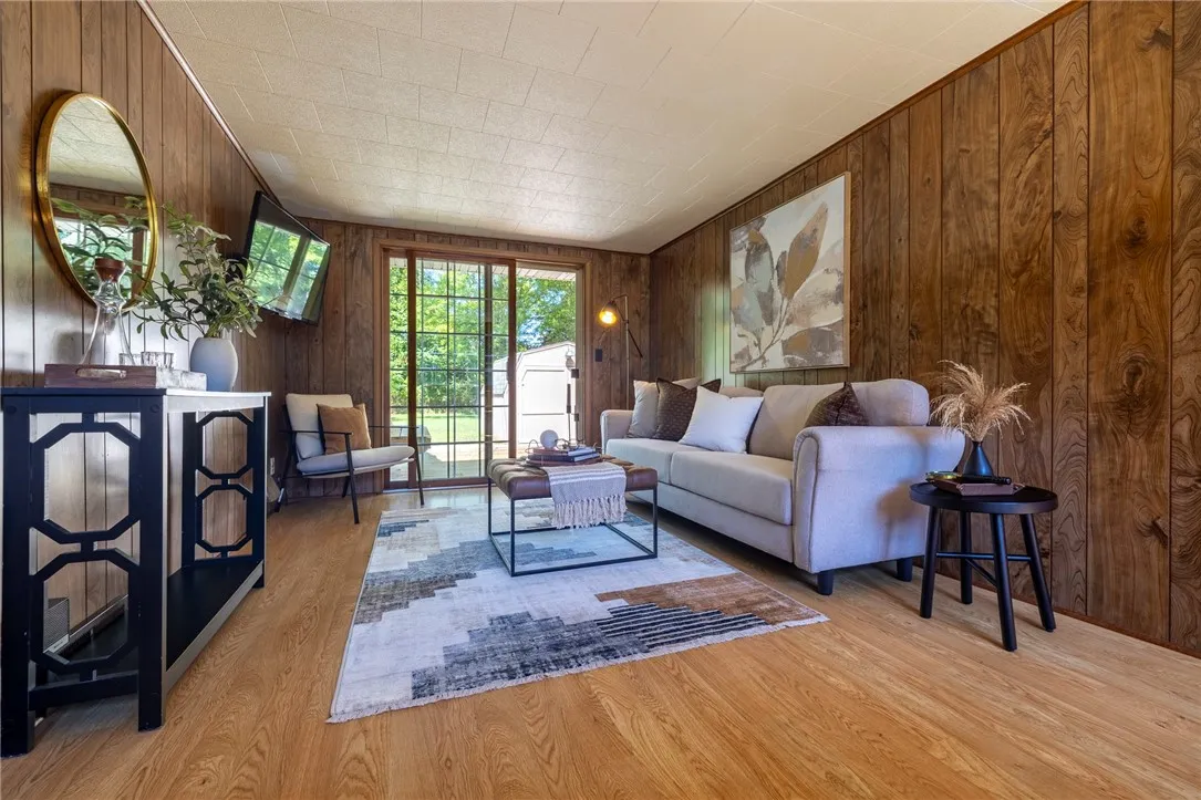 823 Chestnut Bnd, Webster, New York 14580, Webster, New York 14580, 4 Bedrooms Bedrooms, 6 Rooms Rooms,2 BathroomsBathrooms,Residential,Closed,823 Chestnut Bnd, Webster, New York 14580,0,R1631052