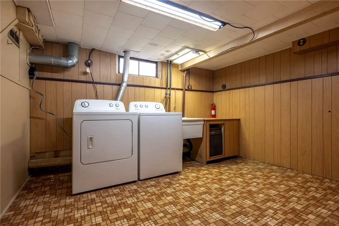 823 Chestnut Bnd, Webster, New York 14580, Webster, New York 14580, 4 Bedrooms Bedrooms, 6 Rooms Rooms,2 BathroomsBathrooms,Residential,Closed,823 Chestnut Bnd, Webster, New York 14580,0,R1631052