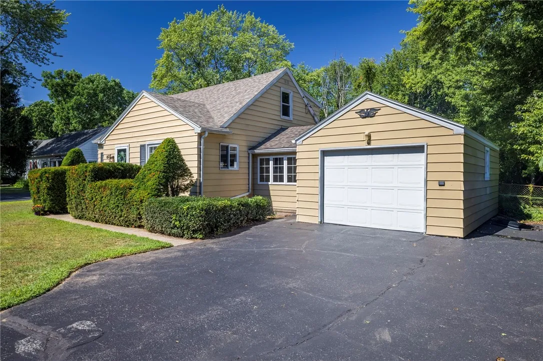 823 Chestnut Bnd, Webster, New York 14580, Webster, New York 14580, 4 Bedrooms Bedrooms, 6 Rooms Rooms,2 BathroomsBathrooms,Residential,Closed,823 Chestnut Bnd, Webster, New York 14580,0,R1631052