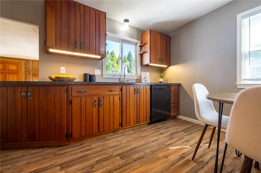 823 Chestnut Bnd, Webster, New York 14580, Webster, New York 14580, 4 Bedrooms Bedrooms, 6 Rooms Rooms,2 BathroomsBathrooms,Residential,Closed,823 Chestnut Bnd, Webster, New York 14580,0,R1631052