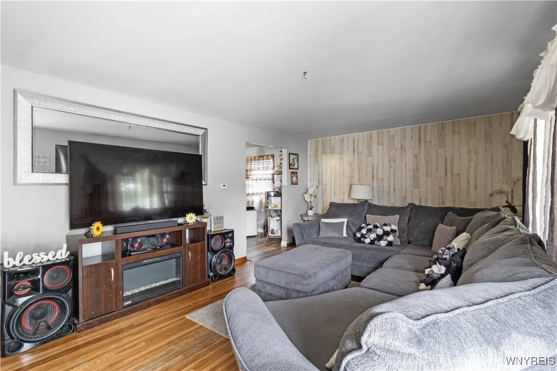 206 Geary Street, Buffalo, New York 14210, Buffalo, New York 14210, 3 Bedrooms Bedrooms, 6 Rooms Rooms,1 BathroomBathrooms,Residential,For Sale,206 Geary Street, Buffalo, New York 14210,0,B1631984
