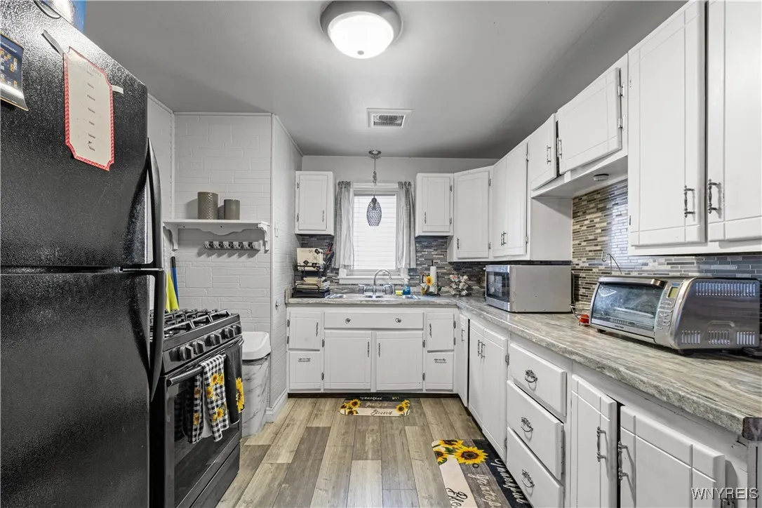 206 Geary Street, Buffalo, New York 14210, Buffalo, New York 14210, 3 Bedrooms Bedrooms, 6 Rooms Rooms,1 BathroomBathrooms,Residential,For Sale,206 Geary Street, Buffalo, New York 14210,0,B1631984