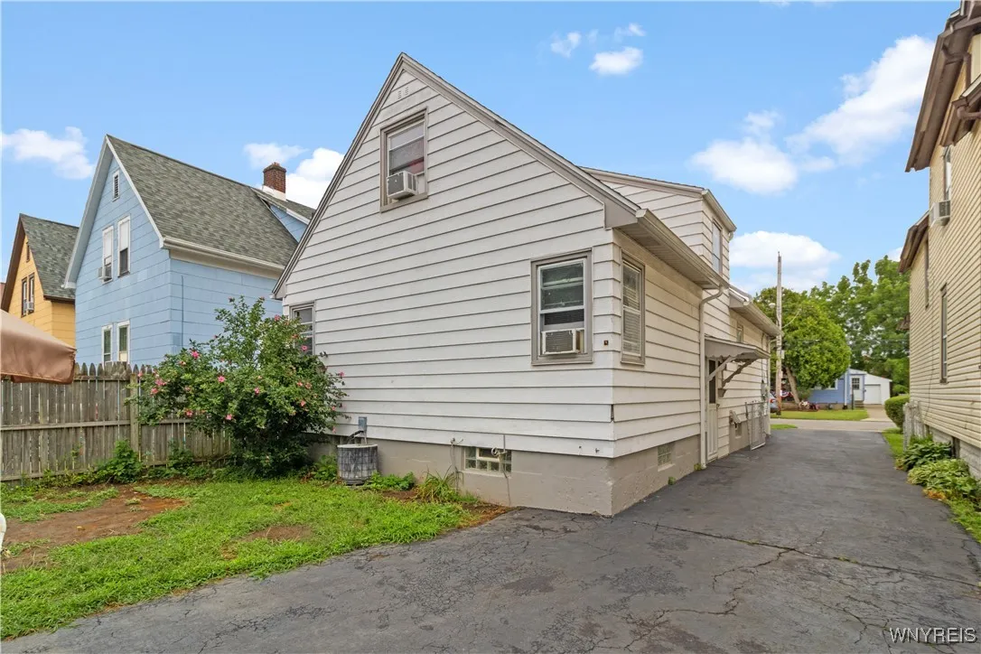 206 Geary Street, Buffalo, New York 14210, Buffalo, New York 14210, 3 Bedrooms Bedrooms, 6 Rooms Rooms,1 BathroomBathrooms,Residential,For Sale,206 Geary Street, Buffalo, New York 14210,0,B1631984