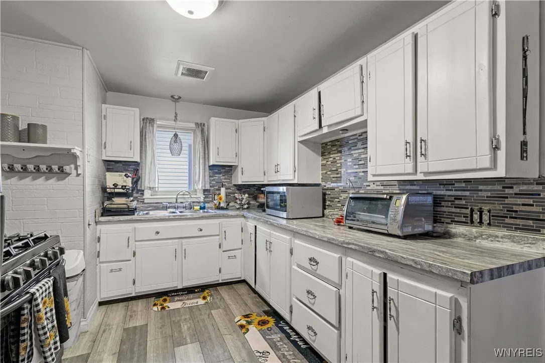 206 Geary Street, Buffalo, New York 14210, Buffalo, New York 14210, 3 Bedrooms Bedrooms, 6 Rooms Rooms,1 BathroomBathrooms,Residential,For Sale,206 Geary Street, Buffalo, New York 14210,0,B1631984