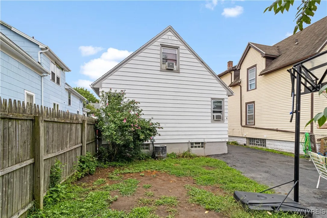 206 Geary Street, Buffalo, New York 14210, Buffalo, New York 14210, 3 Bedrooms Bedrooms, 6 Rooms Rooms,1 BathroomBathrooms,Residential,For Sale,206 Geary Street, Buffalo, New York 14210,0,B1631984