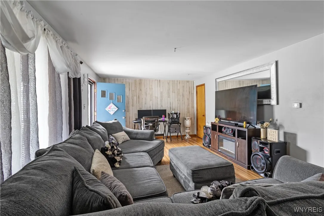 206 Geary Street, Buffalo, New York 14210, Buffalo, New York 14210, 3 Bedrooms Bedrooms, 6 Rooms Rooms,1 BathroomBathrooms,Residential,For Sale,206 Geary Street, Buffalo, New York 14210,0,B1631984