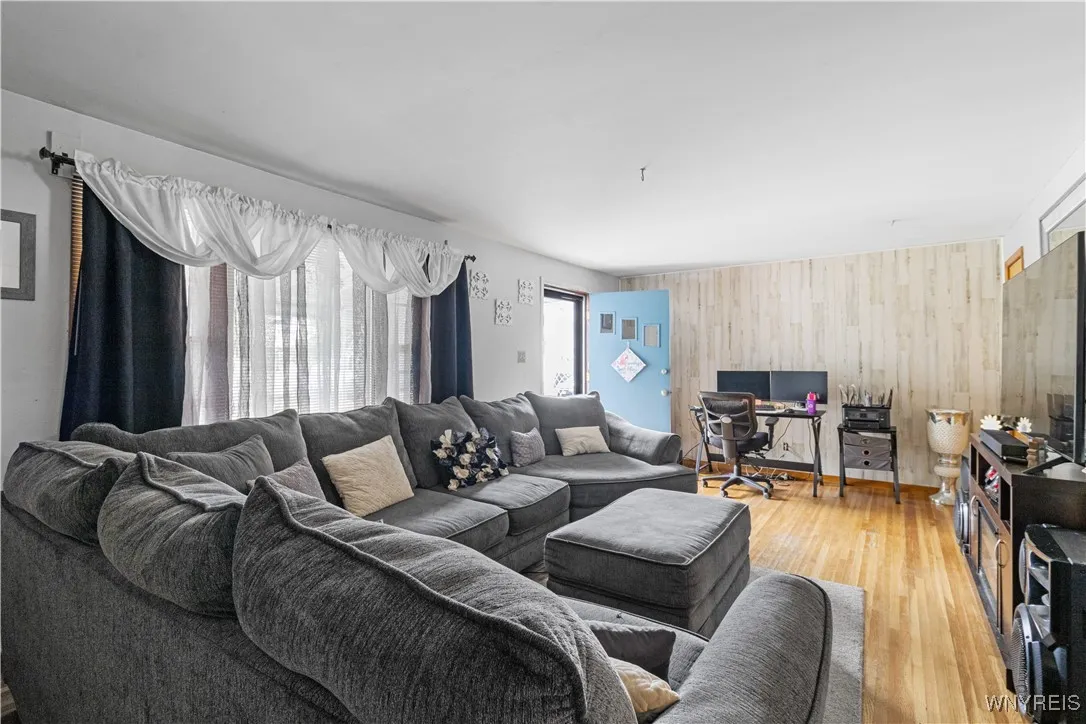 206 Geary Street, Buffalo, New York 14210, Buffalo, New York 14210, 3 Bedrooms Bedrooms, 6 Rooms Rooms,1 BathroomBathrooms,Residential,For Sale,206 Geary Street, Buffalo, New York 14210,0,B1631984