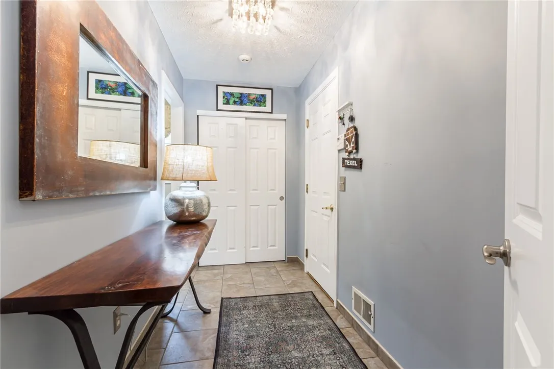 18 Columbia Court, Perinton, New York 14450, Perinton, New York 14450, 3 Bedrooms Bedrooms, 7 Rooms Rooms,2 BathroomsBathrooms,Residential,Closed,18 Columbia Court, Perinton, New York 14450,0,R1632261