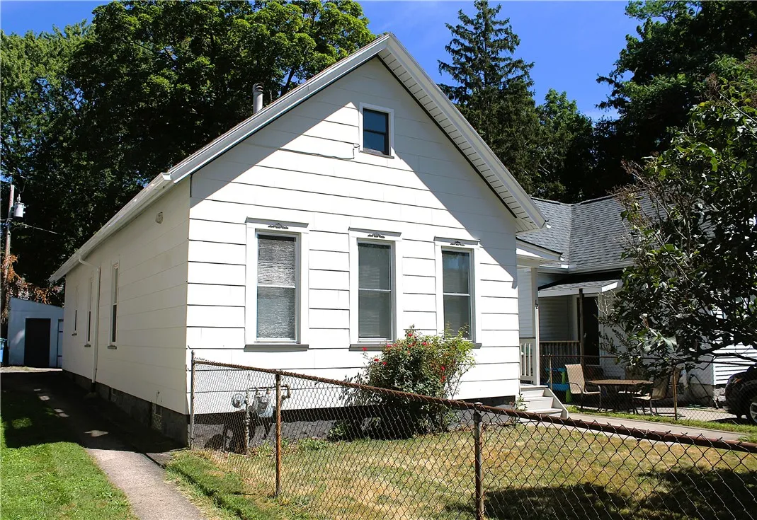 12 Whalin Street, Rochester, New York 14620, Rochester, New York 14620, 3 Bedrooms Bedrooms, 6 Rooms Rooms,2 BathroomsBathrooms,Residential,Closed,12 Whalin Street, Rochester, New York 14620,0,R1632481