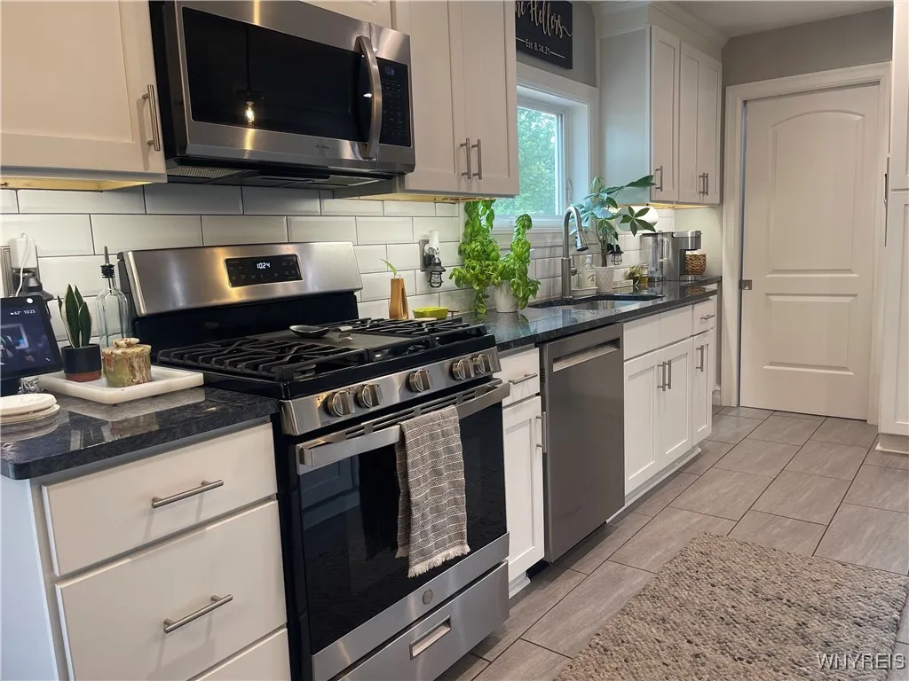 41 Beverly Drive, Cheektowaga, New York 14043, Cheektowaga, New York 14043, 3 Bedrooms Bedrooms, 7 Rooms Rooms,2 BathroomsBathrooms,Residential,Closed,41 Beverly Drive, Cheektowaga, New York 14043,0,B1632499