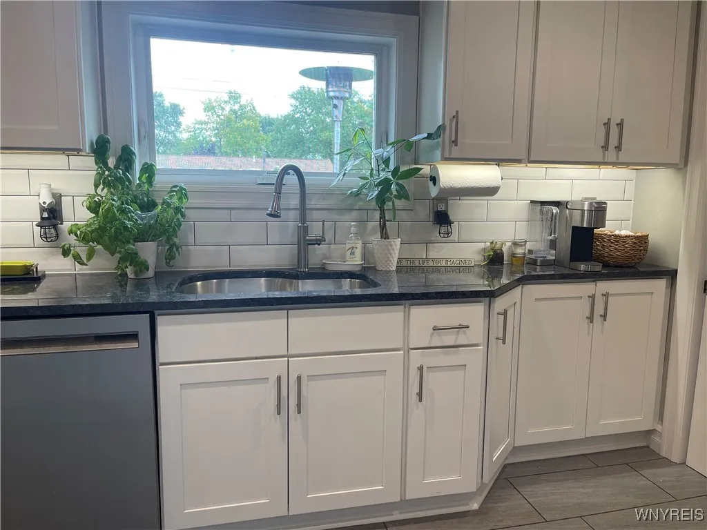 41 Beverly Drive, Cheektowaga, New York 14043, Cheektowaga, New York 14043, 3 Bedrooms Bedrooms, 7 Rooms Rooms,2 BathroomsBathrooms,Residential,Closed,41 Beverly Drive, Cheektowaga, New York 14043,0,B1632499