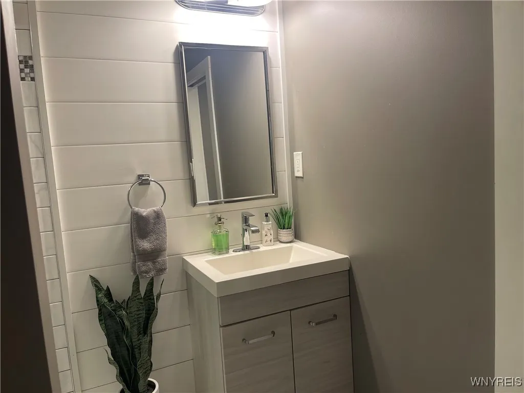 41 Beverly Drive, Cheektowaga, New York 14043, Cheektowaga, New York 14043, 3 Bedrooms Bedrooms, 7 Rooms Rooms,2 BathroomsBathrooms,Residential,Closed,41 Beverly Drive, Cheektowaga, New York 14043,0,B1632499