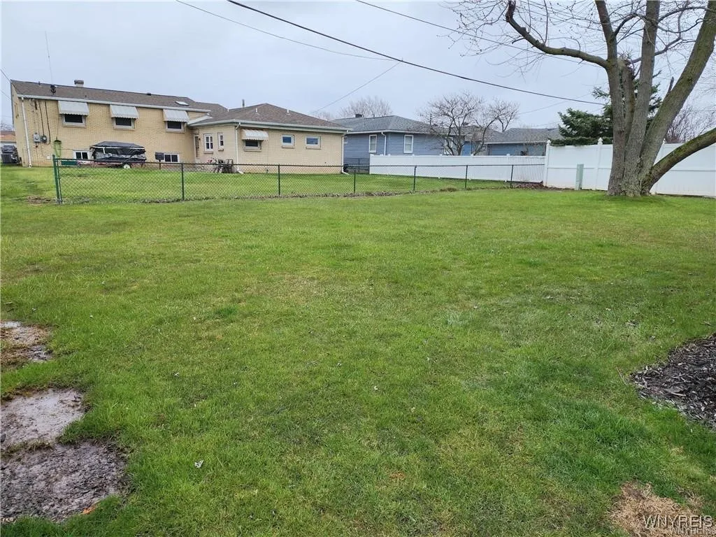 30 Lloyd Drive, Cheektowaga, New York 14225, Cheektowaga, New York 14225, 5 Bedrooms Bedrooms, ,3 BathroomsBathrooms,Residential,Closed,30 Lloyd Drive, Cheektowaga, New York 14225,0,B1632532