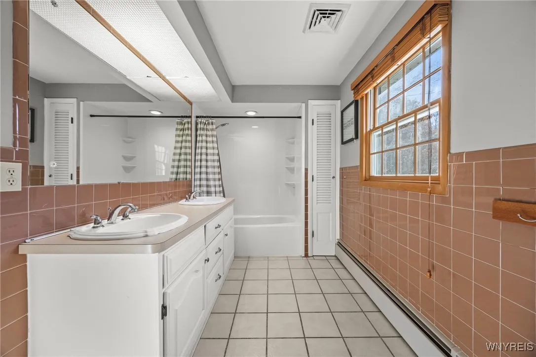 4486 Shadyridge Drive, Hamburg, New York 14075, Hamburg, New York 14075, 5 Bedrooms Bedrooms, 9 Rooms Rooms,2 BathroomsBathrooms,Residential,For Sale,4486 Shadyridge Drive, Hamburg, New York 14075,0,B1631189