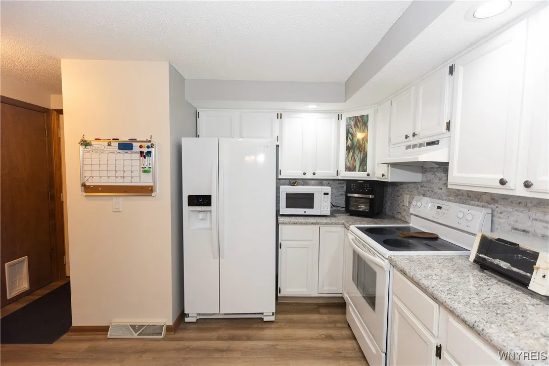 13 Eastwood Parkway, Lancaster, New York 14043, Lancaster, New York 14043, 2 Bedrooms Bedrooms, 6 Rooms Rooms,1 BathroomBathrooms,Residential,Closed,13 Eastwood Parkway, Lancaster, New York 14043,0,B1632413