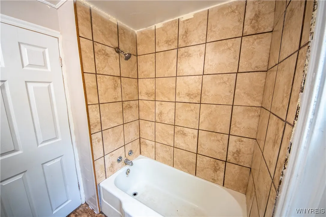 449 81st Street, Niagara Falls, New York 14304, Niagara Falls, New York 14304, 3 Bedrooms Bedrooms, 5 Rooms Rooms,1 BathroomBathrooms,Residential,For Sale,449 81st Street, Niagara Falls, New York 14304,0,B1632486