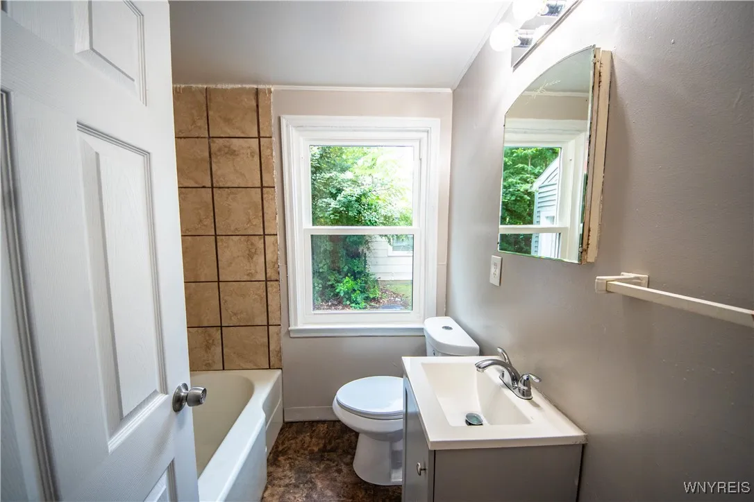 449 81st Street, Niagara Falls, New York 14304, Niagara Falls, New York 14304, 3 Bedrooms Bedrooms, 5 Rooms Rooms,1 BathroomBathrooms,Residential,For Sale,449 81st Street, Niagara Falls, New York 14304,0,B1632486