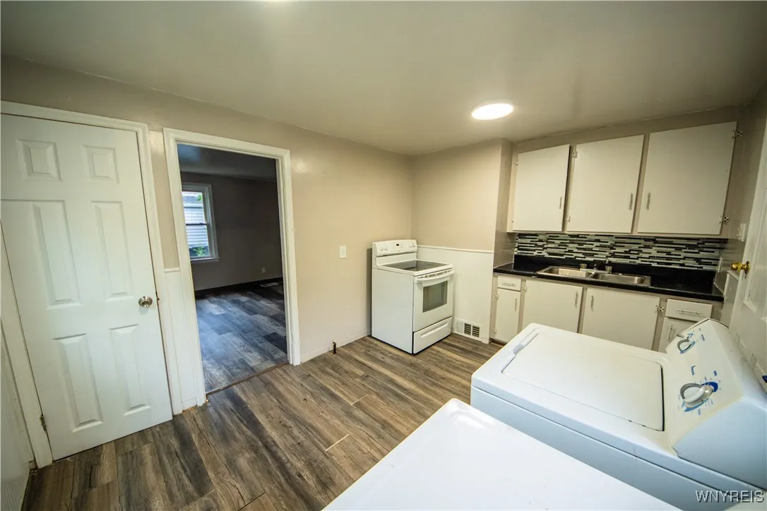 449 81st Street, Niagara Falls, New York 14304, Niagara Falls, New York 14304, 3 Bedrooms Bedrooms, 5 Rooms Rooms,1 BathroomBathrooms,Residential,For Sale,449 81st Street, Niagara Falls, New York 14304,0,B1632486