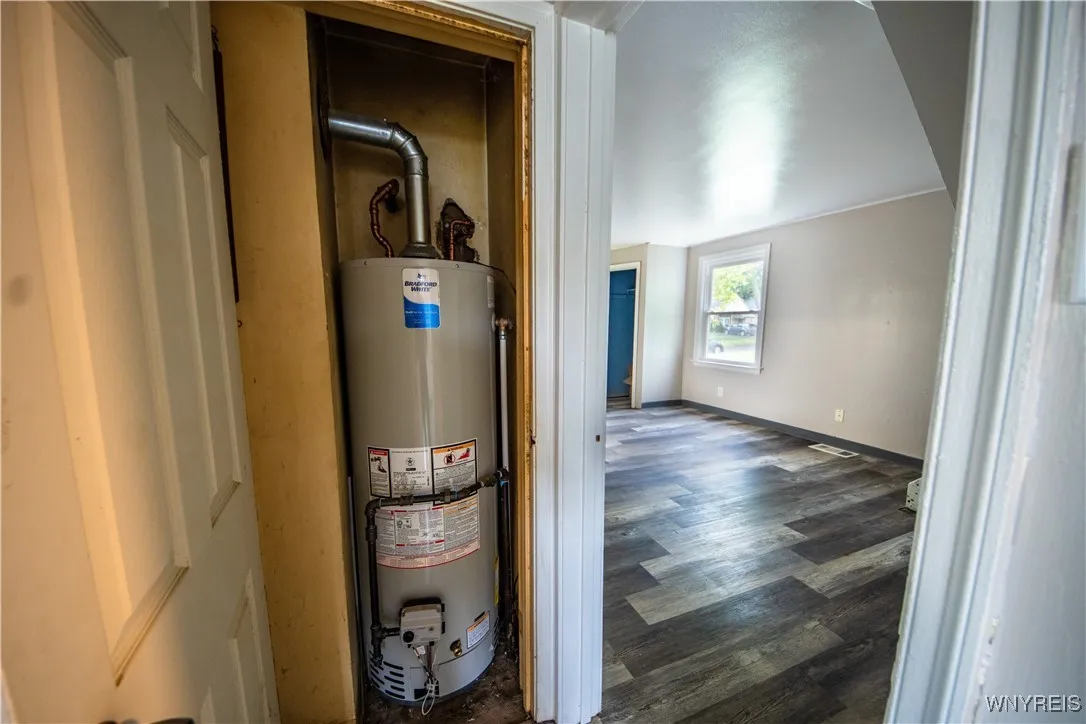 449 81st Street, Niagara Falls, New York 14304, Niagara Falls, New York 14304, 3 Bedrooms Bedrooms, 5 Rooms Rooms,1 BathroomBathrooms,Residential,For Sale,449 81st Street, Niagara Falls, New York 14304,0,B1632486