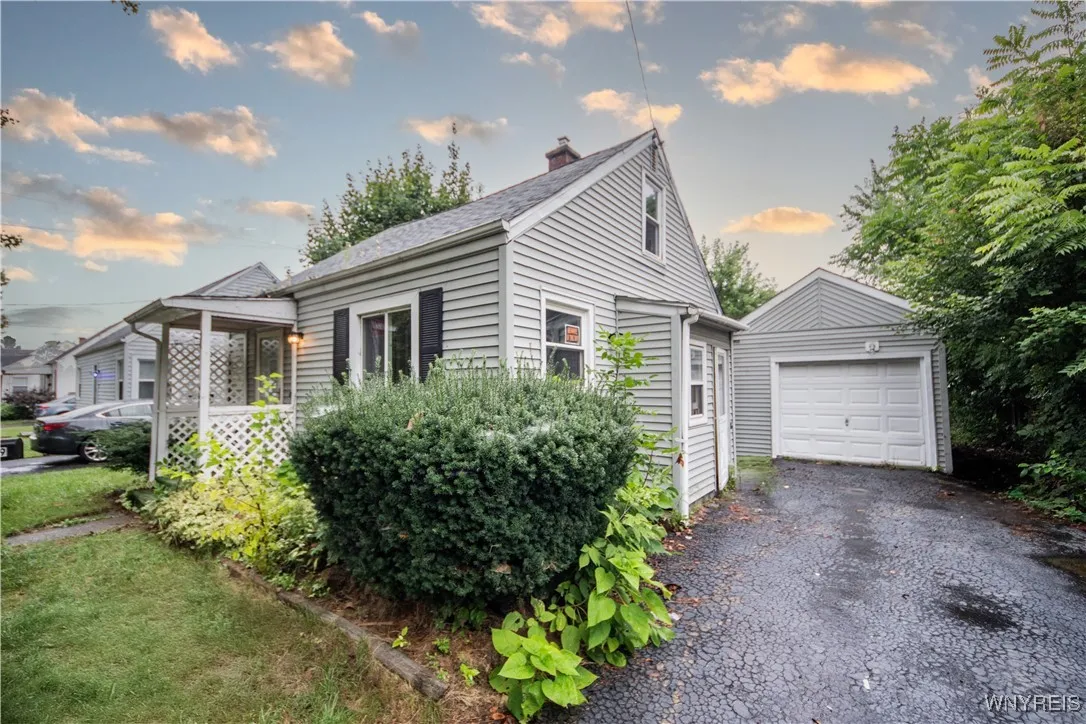 449 81st Street, Niagara Falls, New York 14304, Niagara Falls, New York 14304, 3 Bedrooms Bedrooms, 5 Rooms Rooms,1 BathroomBathrooms,Residential,For Sale,449 81st Street, Niagara Falls, New York 14304,0,B1632486