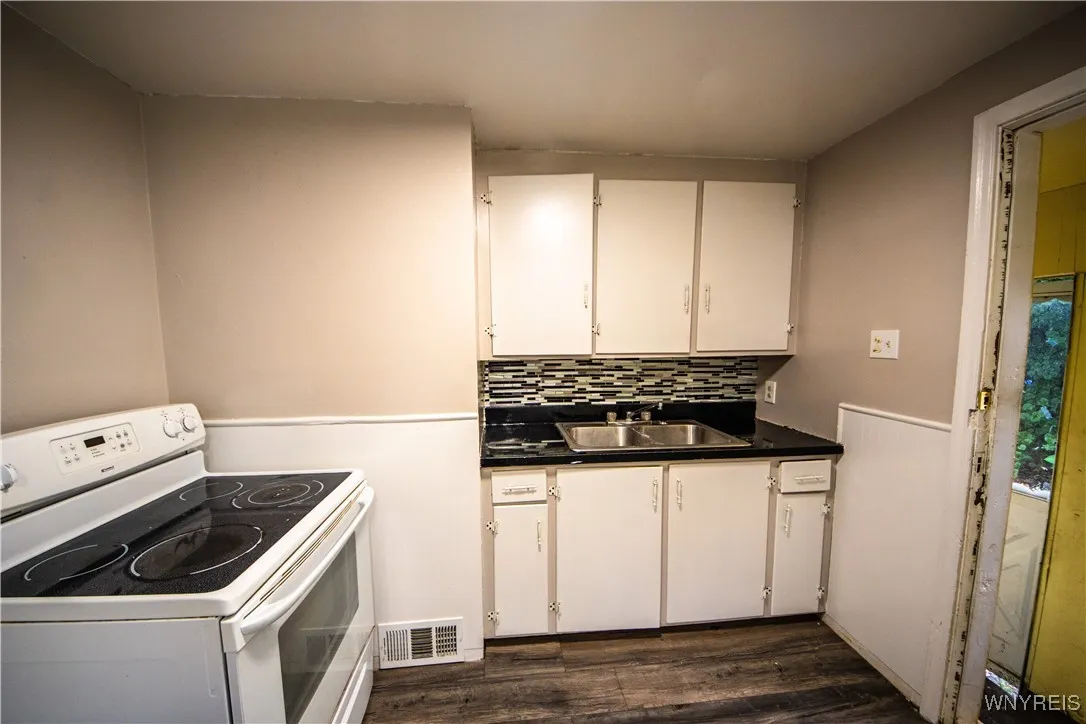 449 81st Street, Niagara Falls, New York 14304, Niagara Falls, New York 14304, 3 Bedrooms Bedrooms, 5 Rooms Rooms,1 BathroomBathrooms,Residential,For Sale,449 81st Street, Niagara Falls, New York 14304,0,B1632486