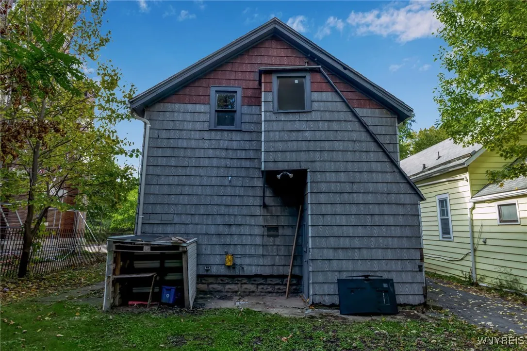 167 East Street, Buffalo, New York 14207, Buffalo, New York 14207, 6 Bedrooms Bedrooms, ,2 BathroomsBathrooms,Residential,For Sale,167 East Street, Buffalo, New York 14207,0,B1632493