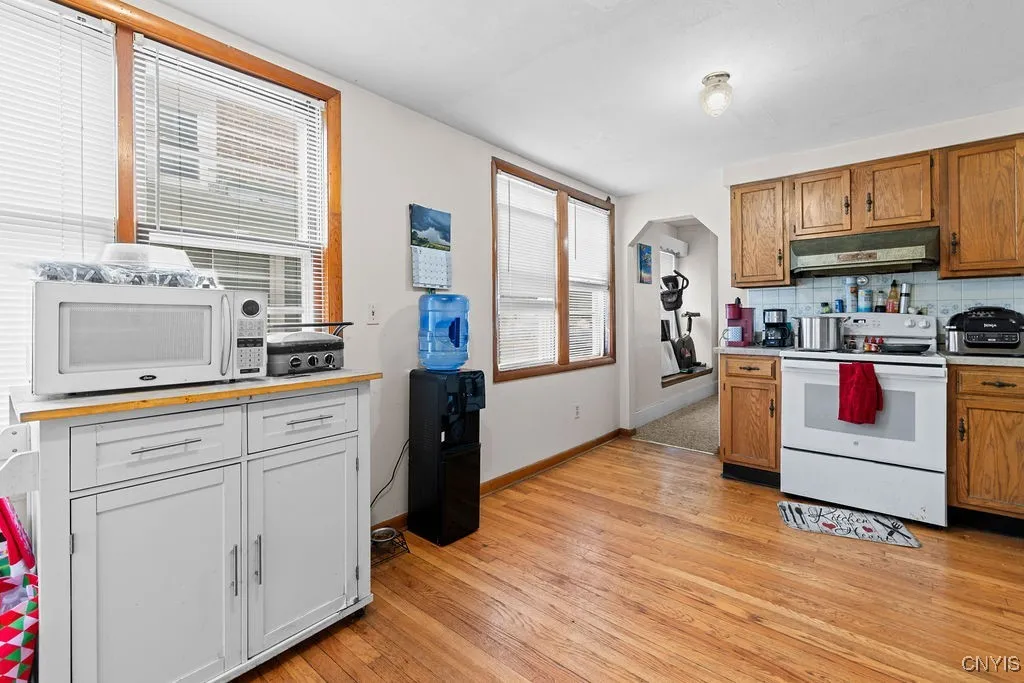 317 East Avenue, Dewitt, New York 13057, De Witt, New York 13057, 4 Bedrooms Bedrooms, ,3 BathroomsBathrooms,Residential,Closed,317 East Avenue, Dewitt, New York 13057,0,S1632249