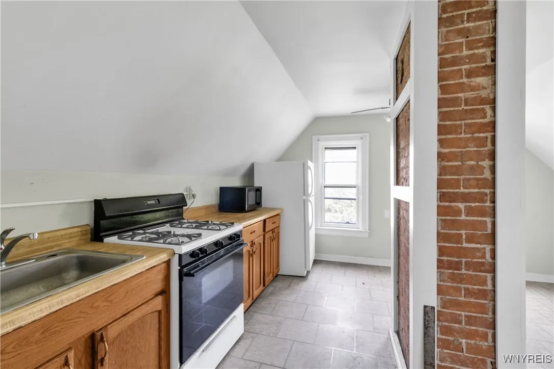 319 West Utica Street N, Buffalo, New York 14222, Buffalo, New York 14222, 5 Bedrooms Bedrooms, ,3 BathroomsBathrooms,Residential,For Sale,319 West Utica Street N, Buffalo, New York 14222,0,B1632468