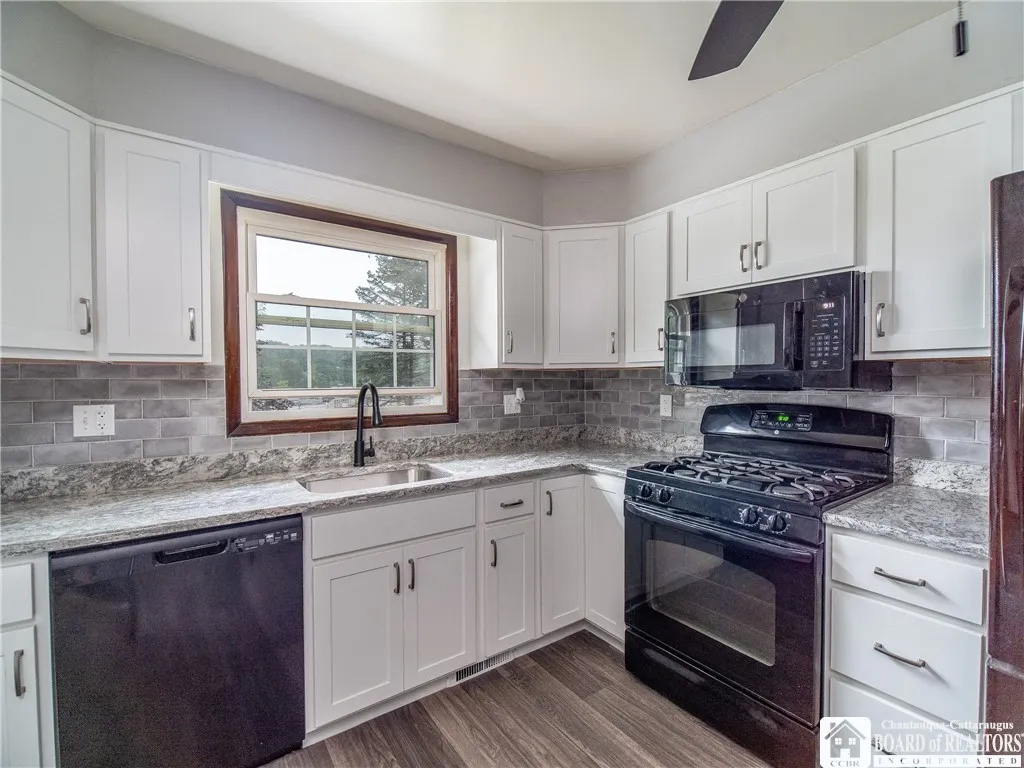 161 Ivy Street, Jamestown, New York 14701, Jamestown, New York 14701, 3 Bedrooms Bedrooms, 9 Rooms Rooms,2 BathroomsBathrooms,Residential,For Sale,161 Ivy Street, Jamestown, New York 14701,0,R1632140