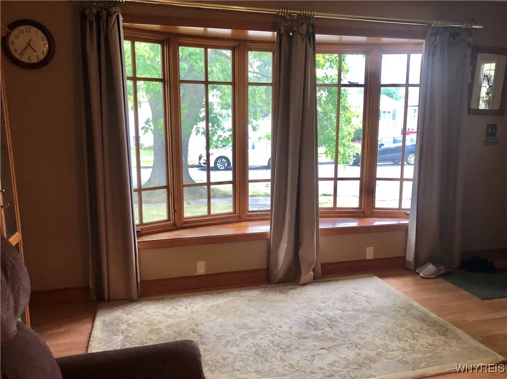 REPLACEMENT 5 PANE BAY WINDOW/HDWD FL