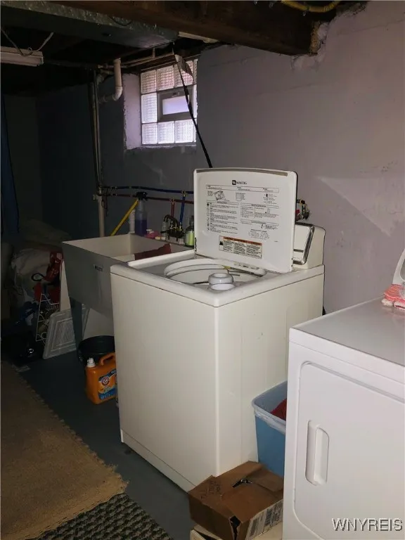 NEW LAUNDRY TUB-
W/D INCLUDED -GLASS BLOCK