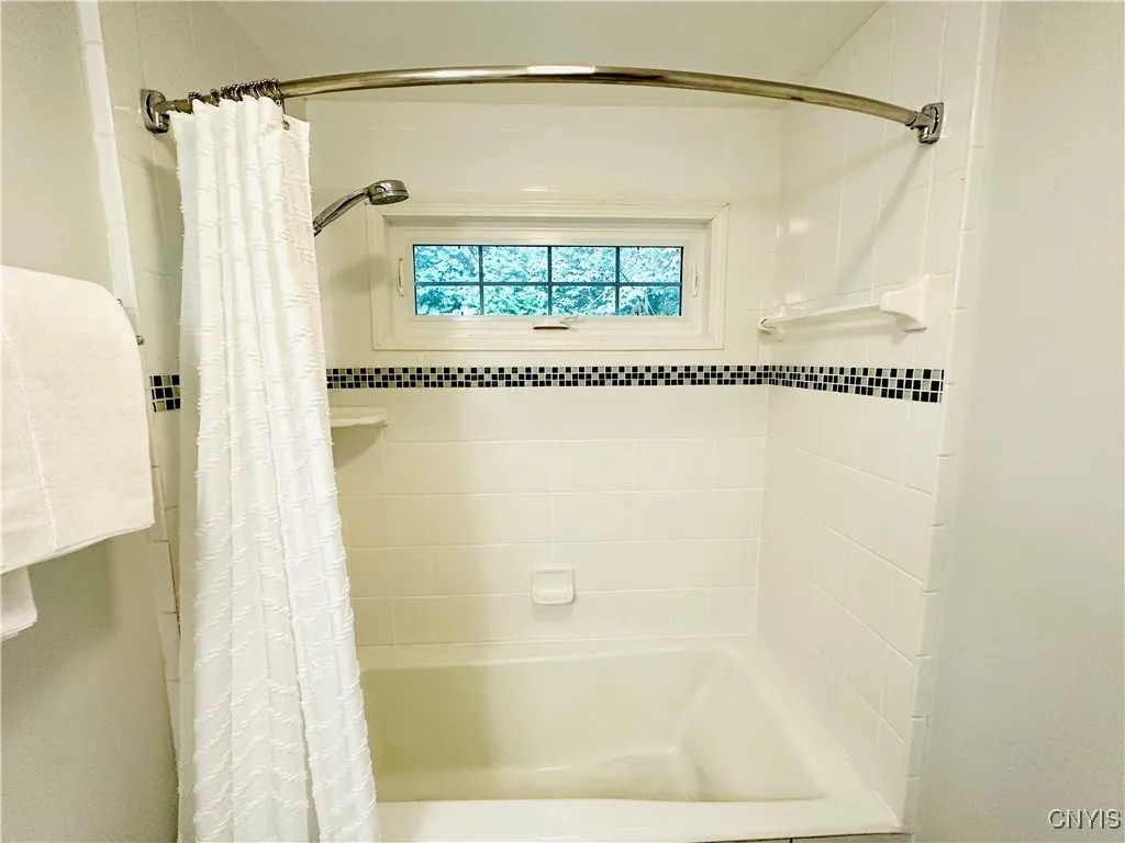 977 Old Seneca Turnpike, Skaneateles, New York 131, Skaneateles, New York 13152, 3 Bedrooms Bedrooms, 6 Rooms Rooms,1 BathroomBathrooms,Residential,Closed,977 Old Seneca Turnpike, Skaneateles, New York 131,0,S1621584