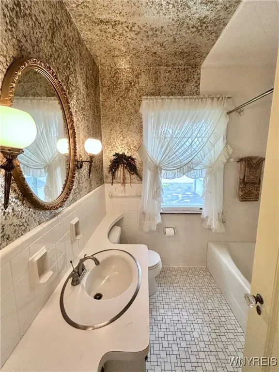4998 Lake Shore Road, Hamburg, New York 14075, Hamburg, New York 14075, 4 Bedrooms Bedrooms, 10 Rooms Rooms,1 BathroomBathrooms,Residential,For Sale,4998 Lake Shore Road, Hamburg, New York 14075,B1632070