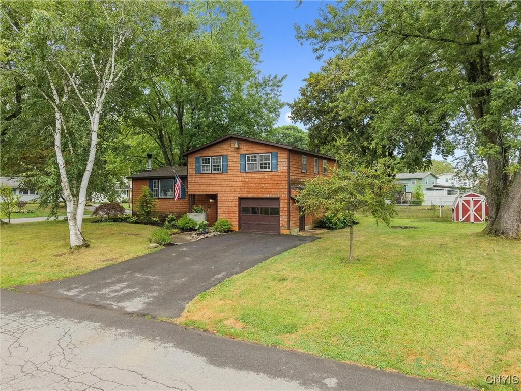 114 Glenwood Drive South, Clay, New York 13090, Clay, New York 13090, 4 Bedrooms Bedrooms, 10 Rooms Rooms,2 BathroomsBathrooms,Residential,For Sale,114 Glenwood Drive South, Clay, New York 13090,0,S1632117