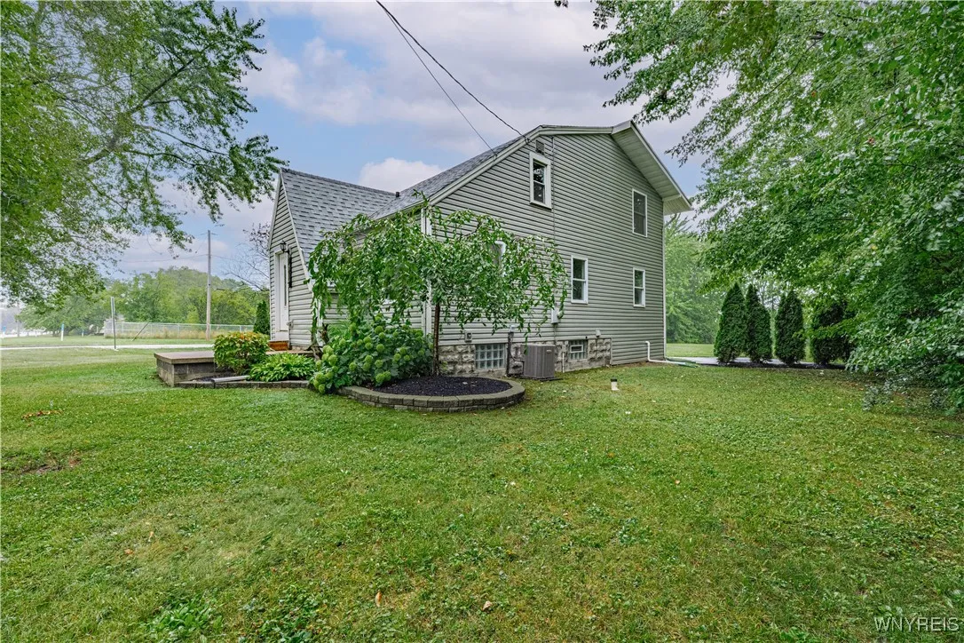 7211 Packard Road, Niagara, New York 14304, Niagara, New York 14304, 4 Bedrooms Bedrooms, 7 Rooms Rooms,1 BathroomBathrooms,Residential,Closed,7211 Packard Road, Niagara, New York 14304,0,B1632400