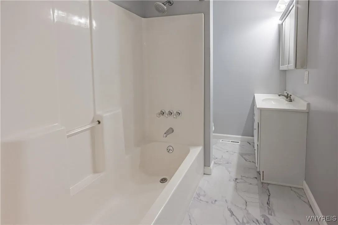 7211 Packard Road, Niagara, New York 14304, Niagara, New York 14304, 4 Bedrooms Bedrooms, 7 Rooms Rooms,1 BathroomBathrooms,Residential,Closed,7211 Packard Road, Niagara, New York 14304,0,B1632400