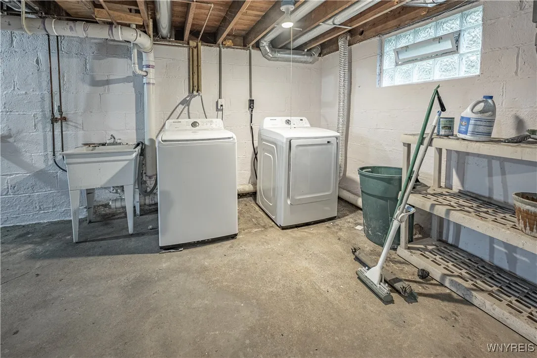 7211 Packard Road, Niagara, New York 14304, Niagara, New York 14304, 4 Bedrooms Bedrooms, 7 Rooms Rooms,1 BathroomBathrooms,Residential,Closed,7211 Packard Road, Niagara, New York 14304,0,B1632400