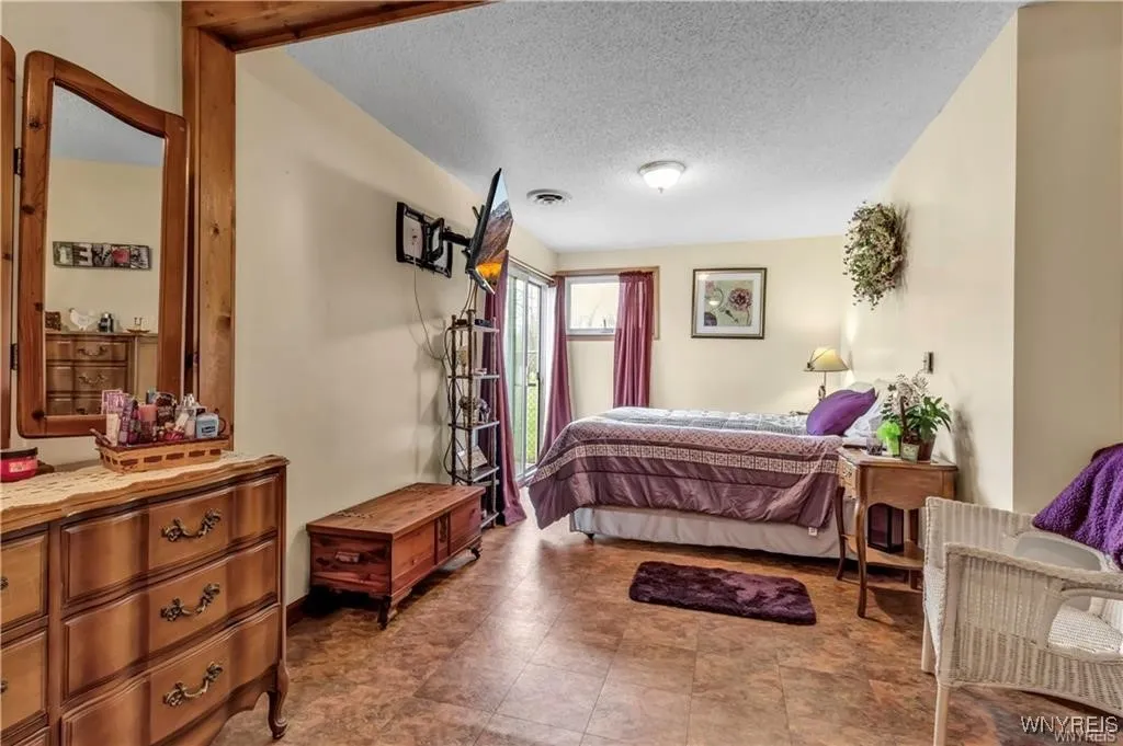 8420 Northfield Road, Clarence, New York 14032, Clarence, New York 14032, 3 Bedrooms Bedrooms, 8 Rooms Rooms,1 BathroomBathrooms,Residential,For Sale,8420 Northfield Road, Clarence, New York 14032,B1632629