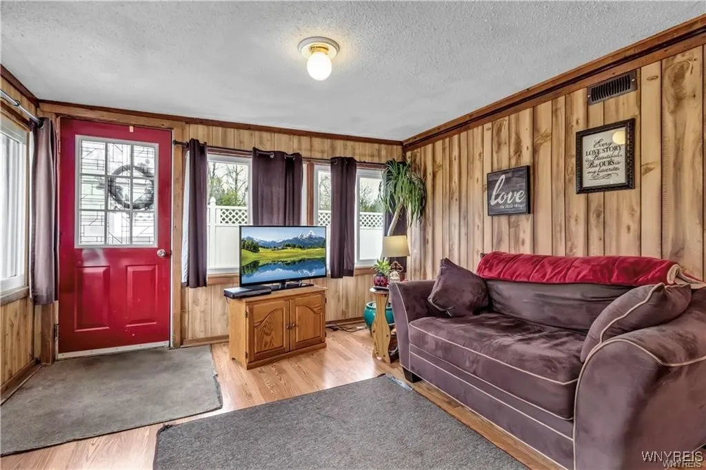 8420 Northfield Road, Clarence, New York 14032, Clarence, New York 14032, 3 Bedrooms Bedrooms, 8 Rooms Rooms,1 BathroomBathrooms,Residential,For Sale,8420 Northfield Road, Clarence, New York 14032,B1632629