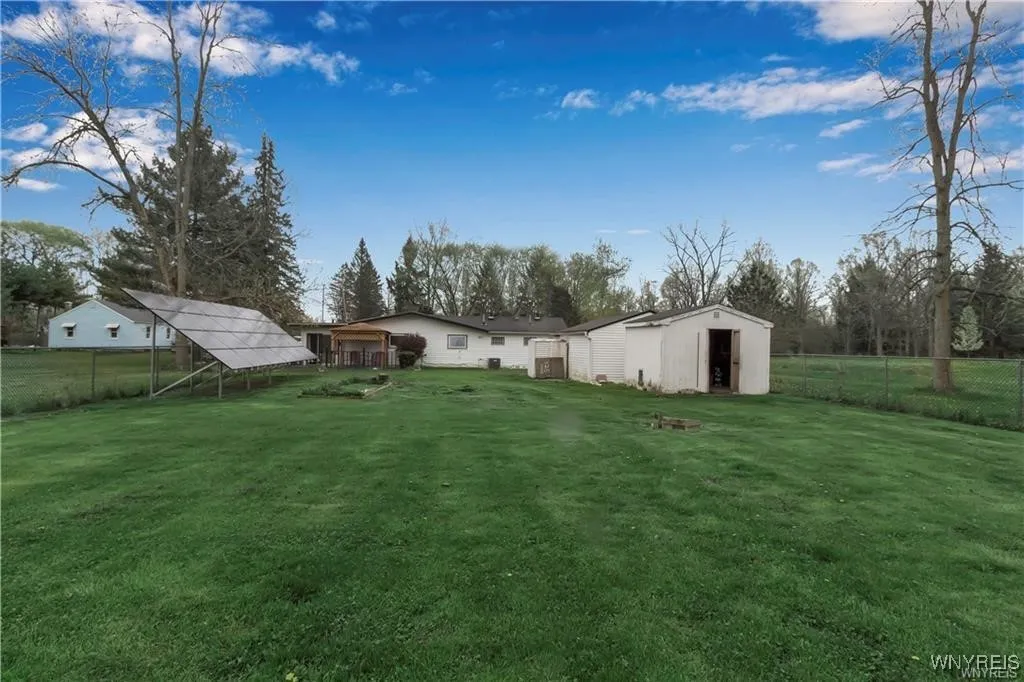 8420 Northfield Road, Clarence, New York 14032, Clarence, New York 14032, 3 Bedrooms Bedrooms, 8 Rooms Rooms,1 BathroomBathrooms,Residential,For Sale,8420 Northfield Road, Clarence, New York 14032,B1632629