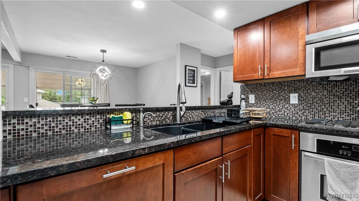 1175 Youngs Road, Amherst, New York 14221, Amherst, New York 14221, 2 Bedrooms Bedrooms, 5 Rooms Rooms,2 BathroomsBathrooms,Residential Lease,Closed,1175 Youngs Road, Amherst, New York 14221,0,B1632668