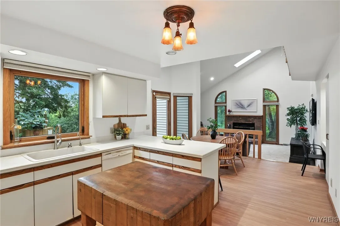 5230 South Freeman Road, Orchard Park, New York 14, Orchard Park, New York 14127, 4 Bedrooms Bedrooms, 8 Rooms Rooms,2 BathroomsBathrooms,Residential,For Sale,5230 South Freeman Road, Orchard Park, New York 14,B1629671