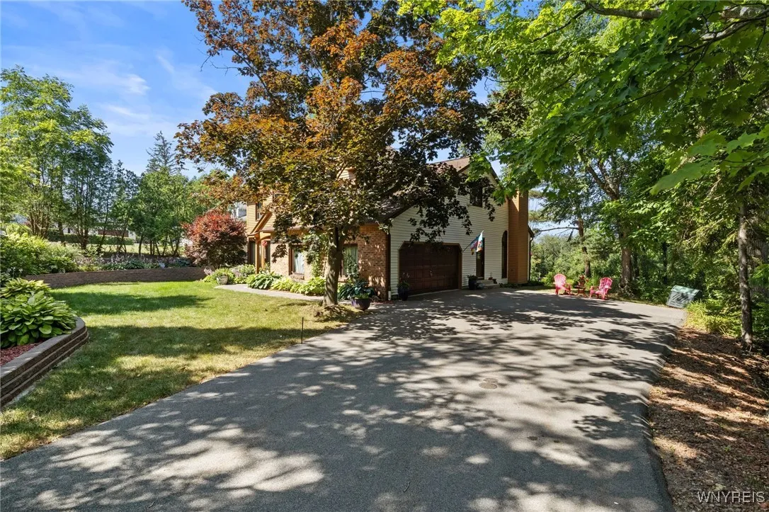 5230 South Freeman Road, Orchard Park, New York 14, Orchard Park, New York 14127, 4 Bedrooms Bedrooms, 8 Rooms Rooms,2 BathroomsBathrooms,Residential,For Sale,5230 South Freeman Road, Orchard Park, New York 14,B1629671