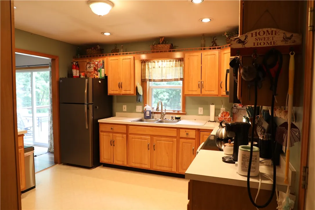 7422 Robinson Road, Throop, New York 13021, Throop, New York 13021, 3 Bedrooms Bedrooms, 7 Rooms Rooms,1 BathroomBathrooms,Residential,Closed,7422 Robinson Road, Throop, New York 13021,0,R1632367