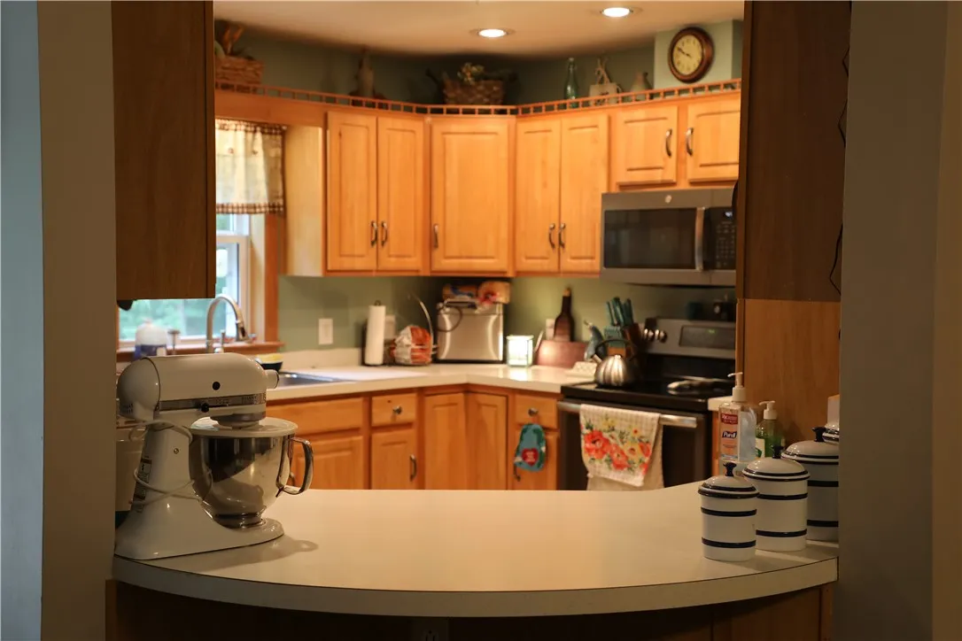 7422 Robinson Road, Throop, New York 13021, Throop, New York 13021, 3 Bedrooms Bedrooms, 7 Rooms Rooms,1 BathroomBathrooms,Residential,Closed,7422 Robinson Road, Throop, New York 13021,0,R1632367