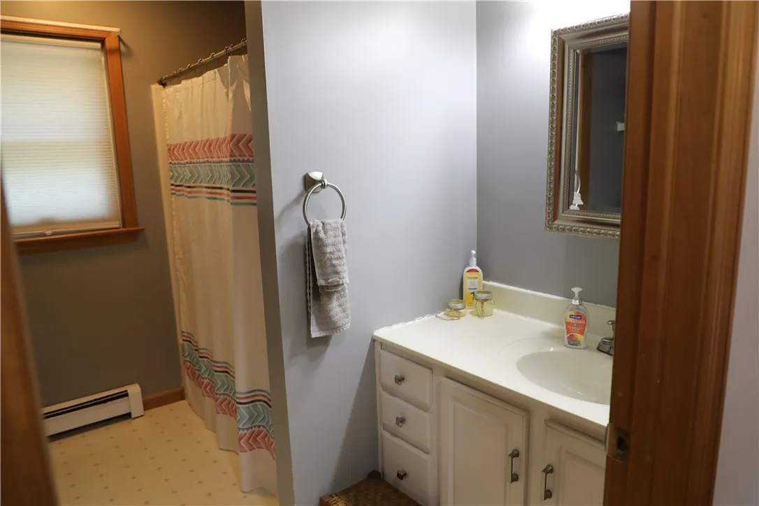 7422 Robinson Road, Throop, New York 13021, Throop, New York 13021, 3 Bedrooms Bedrooms, 7 Rooms Rooms,1 BathroomBathrooms,Residential,Closed,7422 Robinson Road, Throop, New York 13021,0,R1632367