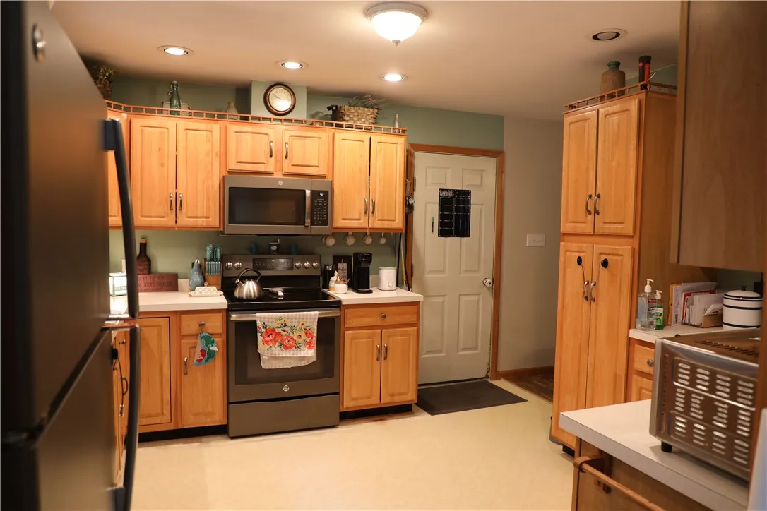 7422 Robinson Road, Throop, New York 13021, Throop, New York 13021, 3 Bedrooms Bedrooms, 7 Rooms Rooms,1 BathroomBathrooms,Residential,Closed,7422 Robinson Road, Throop, New York 13021,0,R1632367