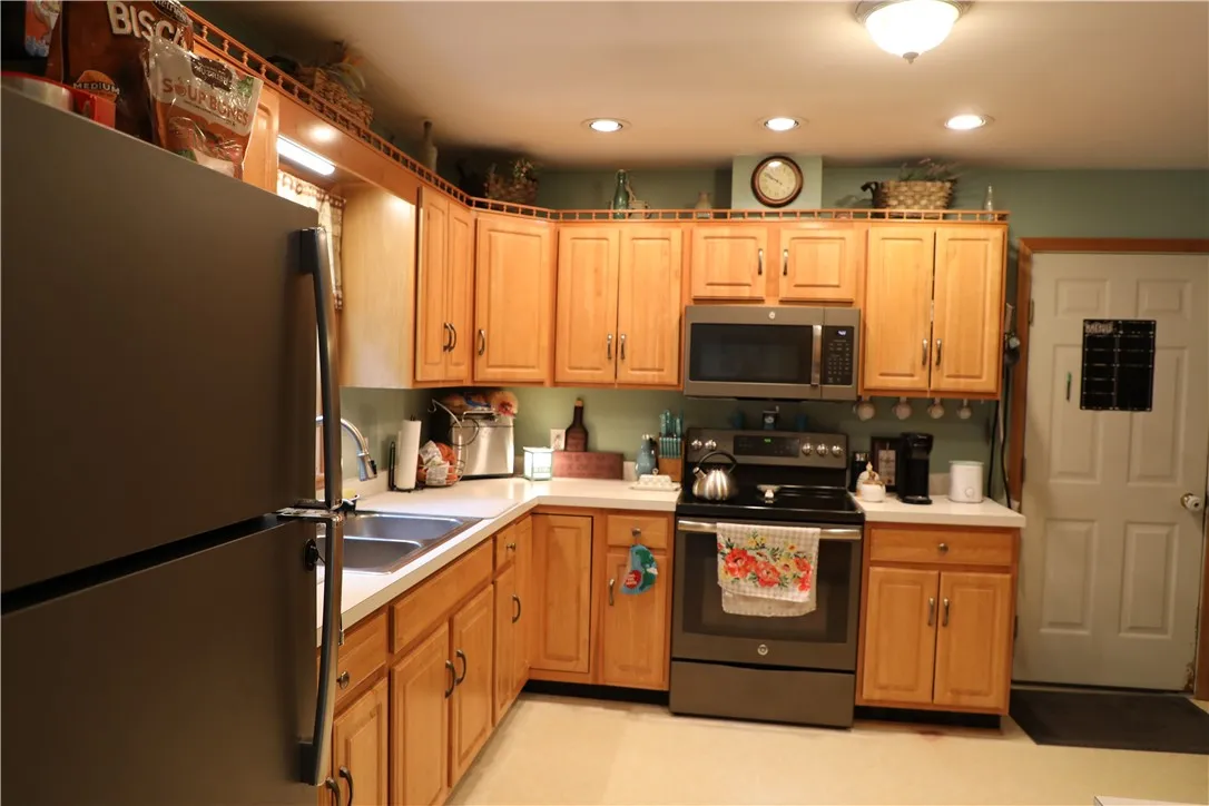 7422 Robinson Road, Throop, New York 13021, Throop, New York 13021, 3 Bedrooms Bedrooms, 7 Rooms Rooms,1 BathroomBathrooms,Residential,Closed,7422 Robinson Road, Throop, New York 13021,0,R1632367