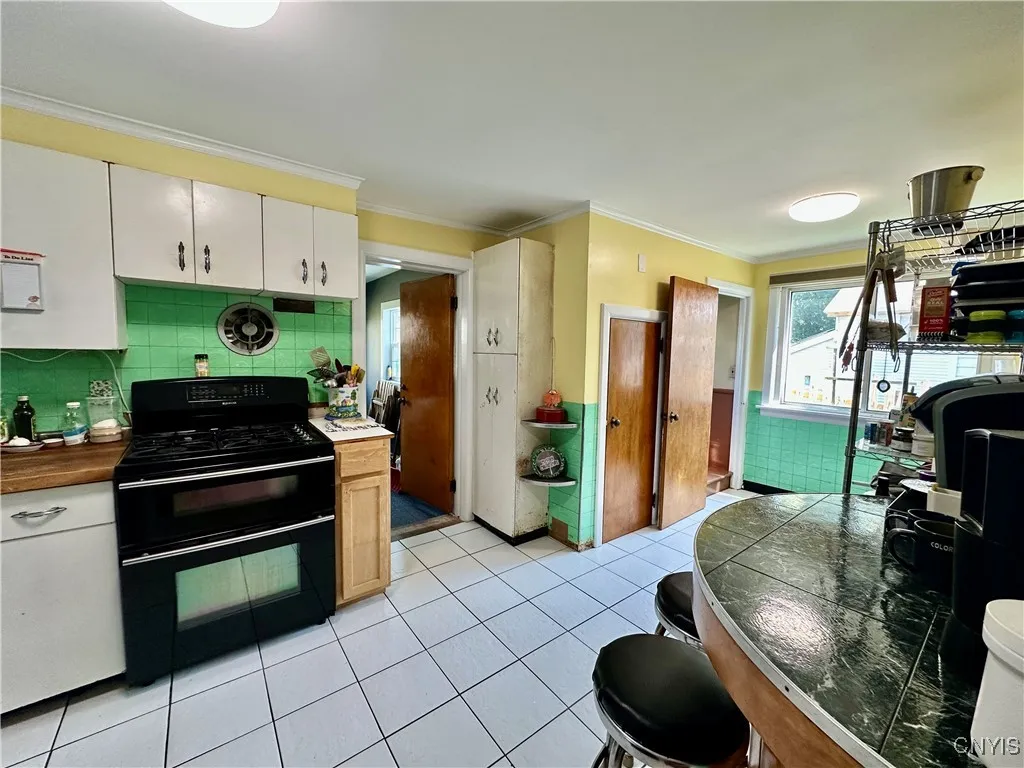 175 East 4th Street, Oswego, New York 13126, Oswego, New York 13126, 4 Bedrooms Bedrooms, 8 Rooms Rooms,2 BathroomsBathrooms,Residential,Closed,175 East 4th Street, Oswego, New York 13126,0,S1632672