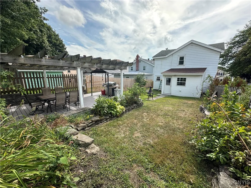 175 East 4th Street, Oswego, New York 13126, Oswego, New York 13126, 4 Bedrooms Bedrooms, 8 Rooms Rooms,2 BathroomsBathrooms,Residential,Closed,175 East 4th Street, Oswego, New York 13126,0,S1632672